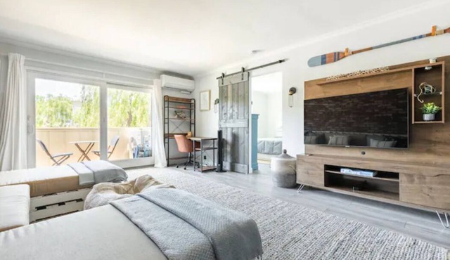 Prime location in Coronado — everything within a 5 min walk!