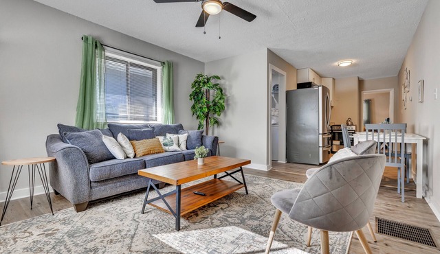 Private 1BR Near Airport & Downtown