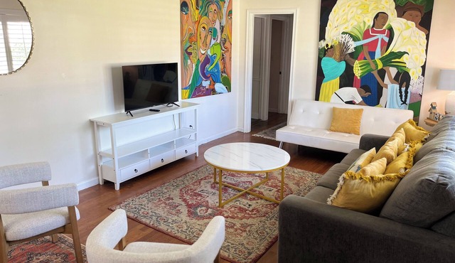 Private 3BR Home 4 Queen Beds + 3 Sofa Beds Great Location