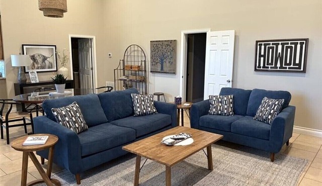 PRIVATE! 900 SF Charming & Spacious Barn-dominium Experience in Plainview