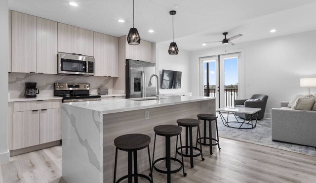 Private Condo #208 with Riverside View and Private Pool
