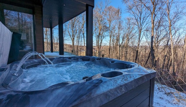 Private Hot Tub Mountain Forest Views Fireplace in La Conception