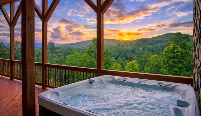 Private Large Mountaintop Cabin w/wraparound deck