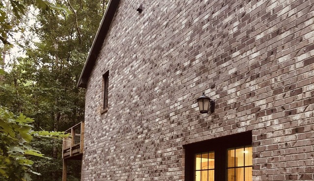 Private Lodge with Loft and Balcony Near Auburn: 2 Bed/ 2 Bath/ Huge Deck