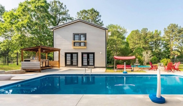 Private Pool House and Pool Outdoor Oasis