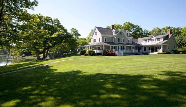 Private Riverfront Estate w/heated pool and deep water dock in York
