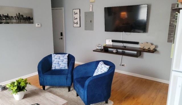 Private Romantic 2 Bedroom suite in the beautiful and historic Beverly community in Chicago