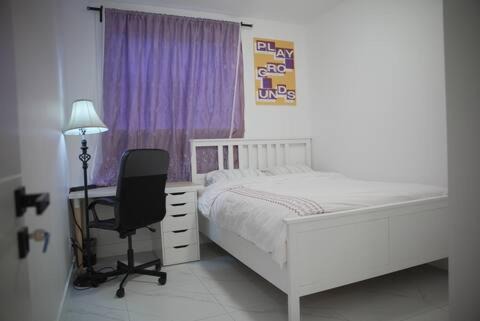 Private Room in Walkout Suite Near Foothills Hospital & UCalgary in Calgary