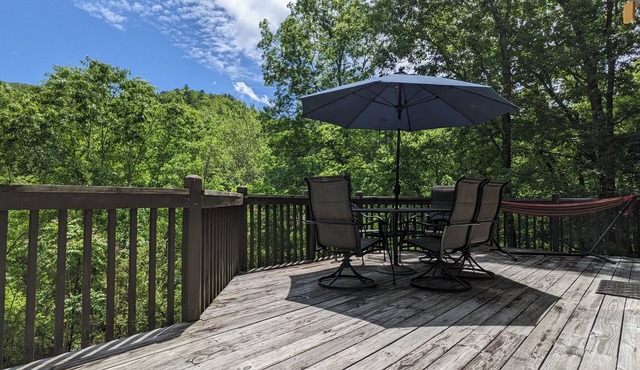 Private Trail Access, Mountain and Creek Views, Short Walk to Town