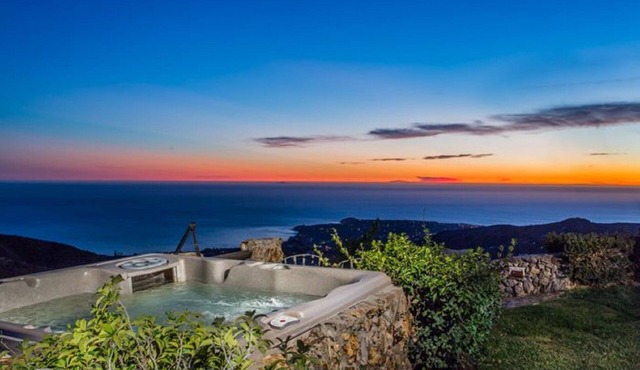 Private Vineyard Estate Overlooking Pacific Ocean