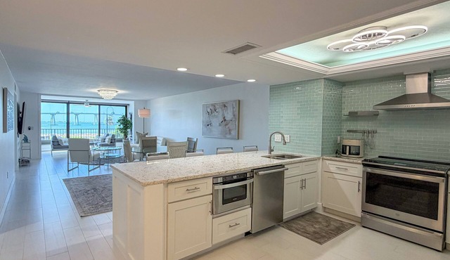 Punta Rassa 1-106: All NEW! Freshly updated with Florida Room overlooking the Gulf