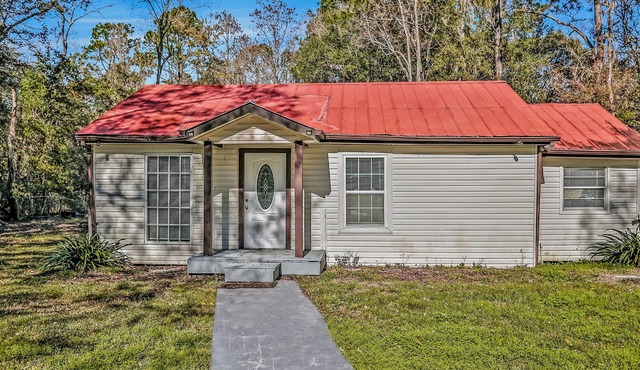 Quaint, private stay with a large yard, private washer/dryer - snowbird friendly