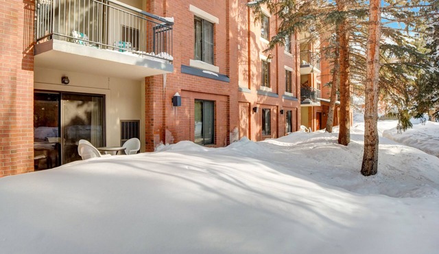 Quiet condo on Main Street, walk to PCMR Town Lift, quick shuttle to Deer Valley