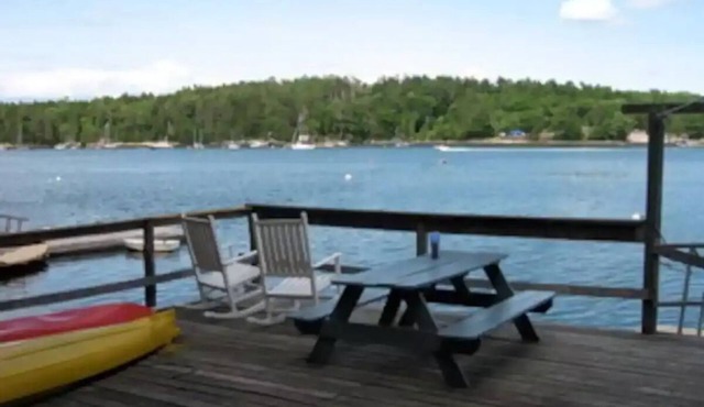 Quiet Waterfront Cottage on coven in Georgetown