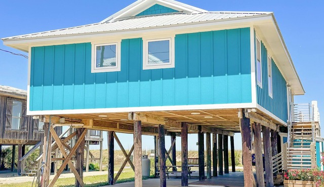 Rare gem! Canal home offering boat dock, fishing pier, 3 kayaks & paddleboard
