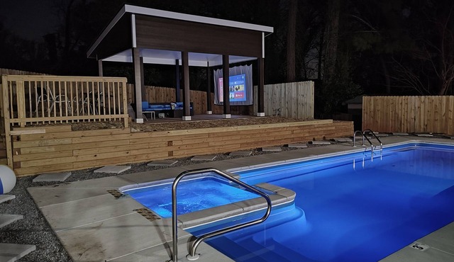 Rare+Heated Pool & Spa+Near Downtown