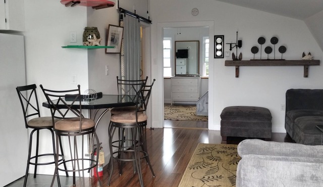 Really nice loft apartment, located 1-1/2 miles from beach areas and Sachuest pt in Middletown
