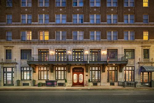 Redmont Hotel Birmingham - Curio Collection by Hilton