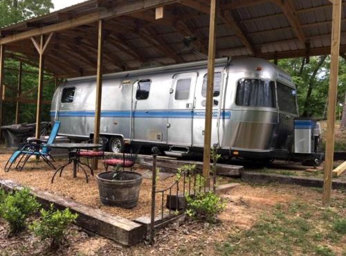 Refurbished 1999 Airstream Rental for Glamping in Alabama