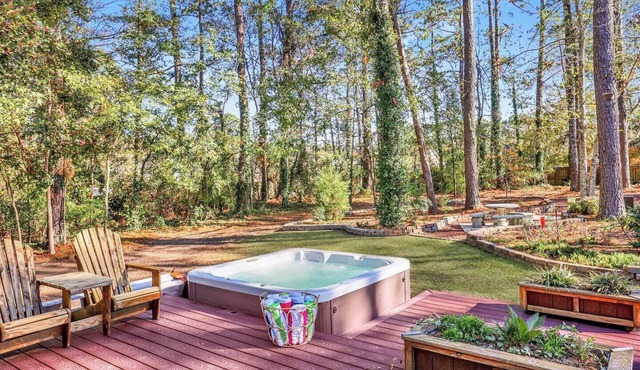 RELAX! Hot Tub⛳️GameRoom🏌️‍♂️Large Backyard