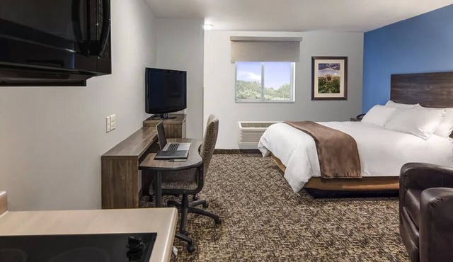Relax in a Dog-Friendly Unit Steps from Augusta Mall & Local Eateries