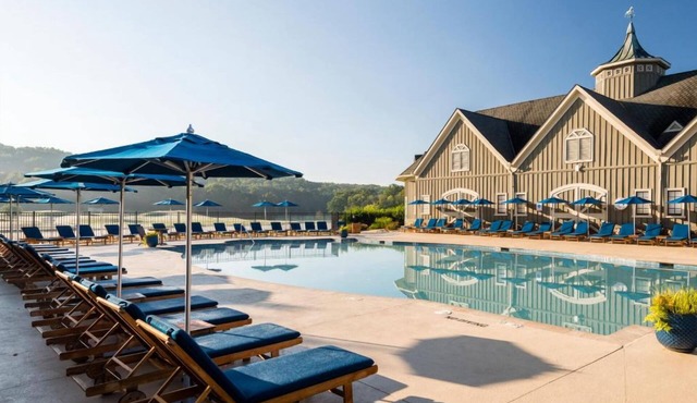 Relaxing Stay with Golf, Spa, and Outdoor Pool! Pets Allowed!