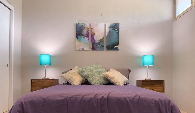 Remodeled with A/C, walking distance to beach in Paia