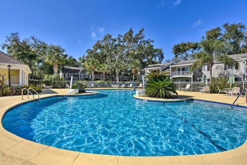 Resort-Style Condo in St Simons ~ 1 Mi to Pier!