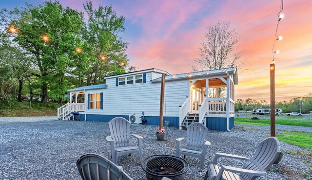 Retro Tiny Retreat Firepit Near Lake Guntersville