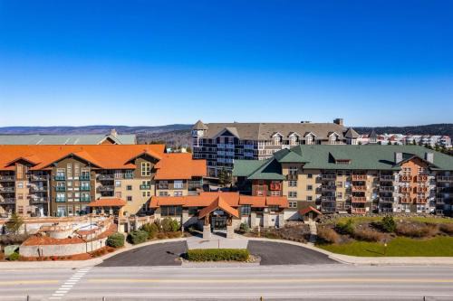 RF 219 Ski-InOut Hot Tub & Garage Sleeps 4 in Snowshoe