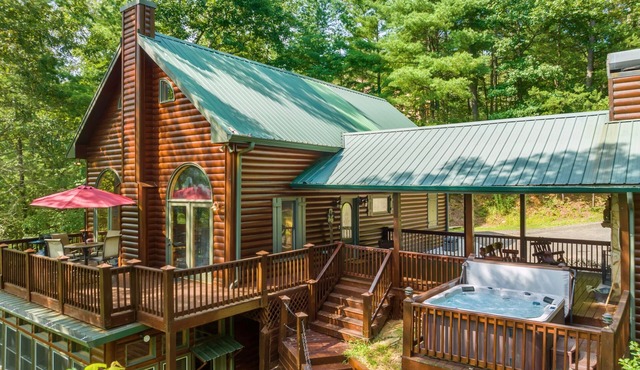 Riverfront - Hot Tub - Game Room - Sleeps 10 - Gated - Paved Roads