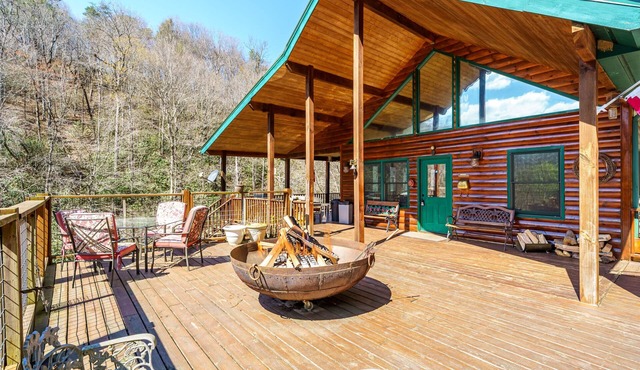 Riverfront Retreat with Hot Tub & Sauna in Marble