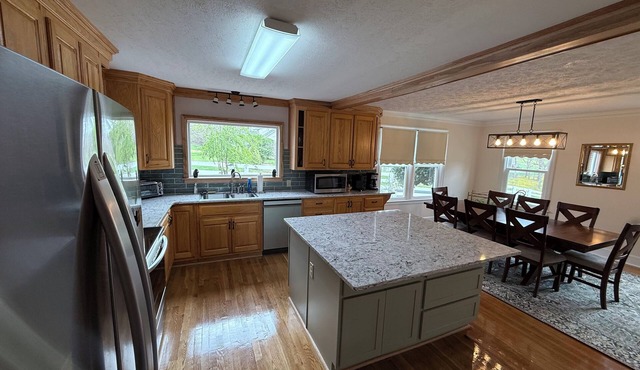 RIVERSIDE RETREAT - an outdoor enthusiasts and bikers DREAM Location! in Fries