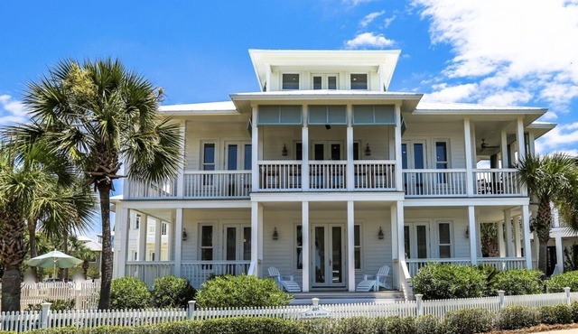 Rock Lobster: Beautiful Beach House across from the GULF with Shared Pool