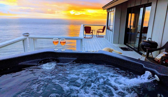 Romantic Ocean Front home, Private Beach Access, Allows Pets, Recently renovated in Manchester