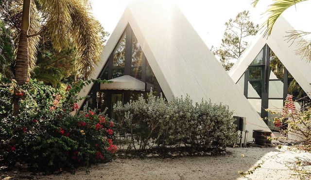 Royal Pyramid – Tropical Oasis in Fort Myers