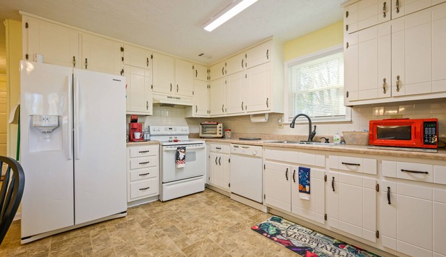 Rustic 4BR Home In Huge Open Air Space & BKYD Deck