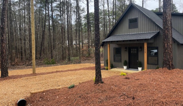 Sawyers Retreat Cottage Eclectic, Alabama on Lake Martin,