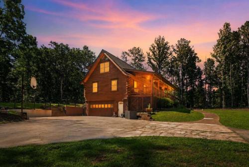 Scenic Cabin Retreat with Gym, Game Room and Outdoor Space