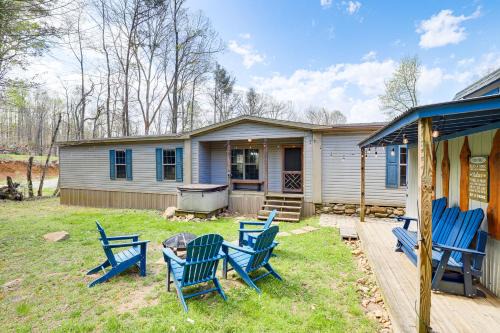 Scenic Hideaway in Sevierville: Hot Tub + Fire Pit