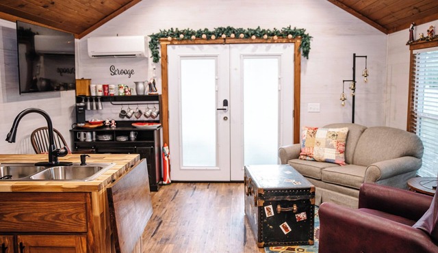 Scrooge: Cozy tiny cabin on Christmas Tree Farm in South Georgia.