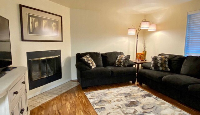 SE Boise Condo Pool Parking Hot Tub+ 2 Private Master Suites in Boise
