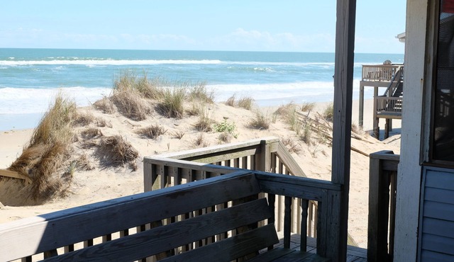 Seaside Getaway, Just Feet from the Beach in Nags Head