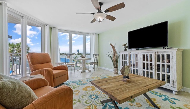SeaSpray Riverside 214-Beautiful Bay Views!