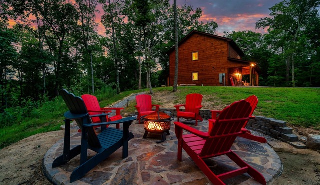 Secluded Cabin | Hot Tub, Arcade & Fire Pit