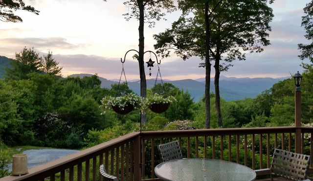 Secluded Cottage With Big Mountain View.