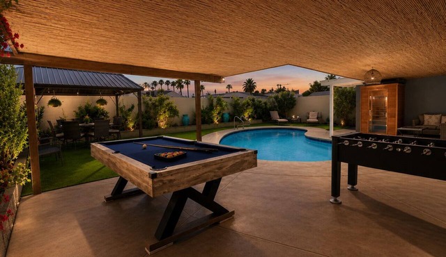 Serene 4-bedroom house with AC in lovely Las Vegas with Private Pool and Sauna in Las Vegas