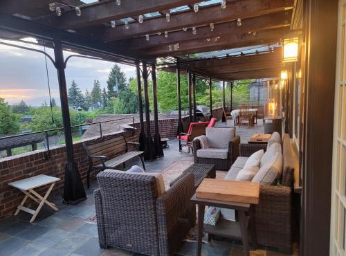 Shaughnessy Heritage Manor on Vancouver's Westside free housekeeping optional in Vancouver