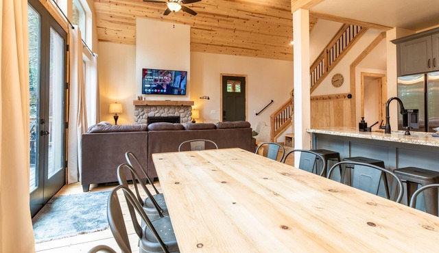 Sierra Luxury Chalet - w/Central Heat! in Dorrington
