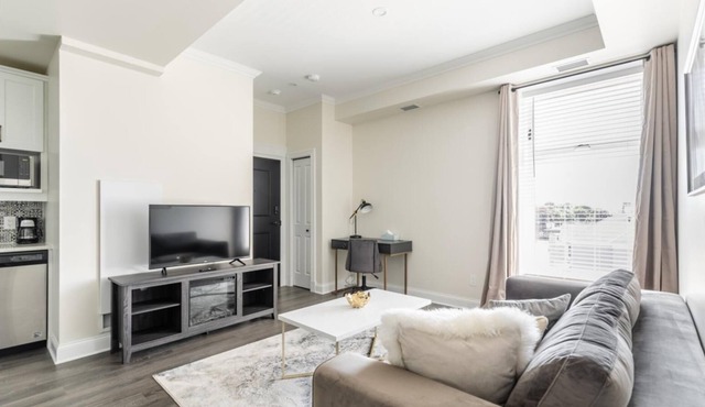 Simply Comfort. Rideau Private Apartment w Kingsize bed. Parking. in Smiths Falls/Canada